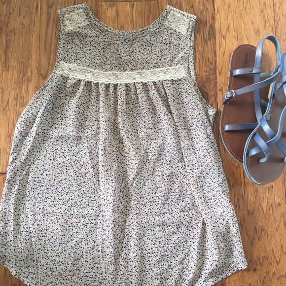 Tops - Boutique Sleeveless Blouse Top